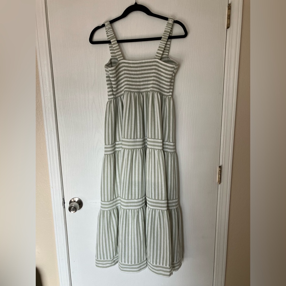 Elegant Striped Maxi Dress in Green and White - Picture 6 of 7